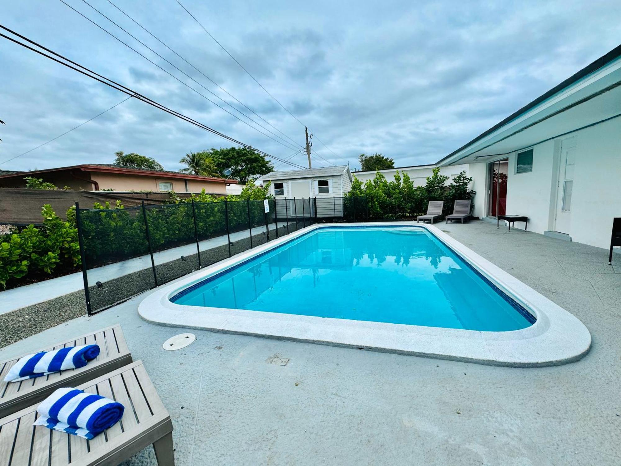 Tropical Villa Pool Courtyard & Garden View Fort Lauderdale Exterior photo